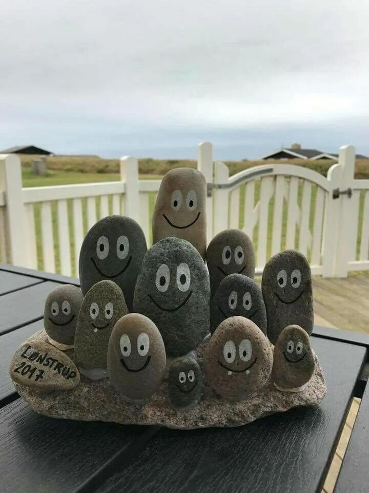 Поделки из морских камней. Поделки из камней. поделки из гальки. сувениры из гальки.