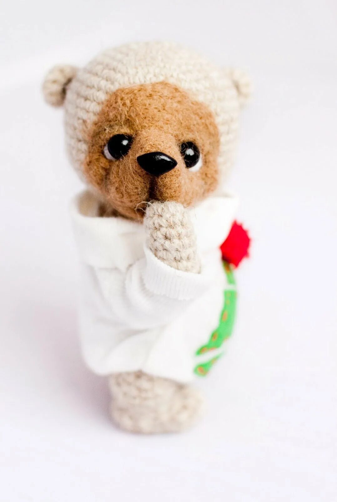 Эко мишка. Мишка обиделся. Злой мишка. Мишка обиделся. Грустный медвежонок.