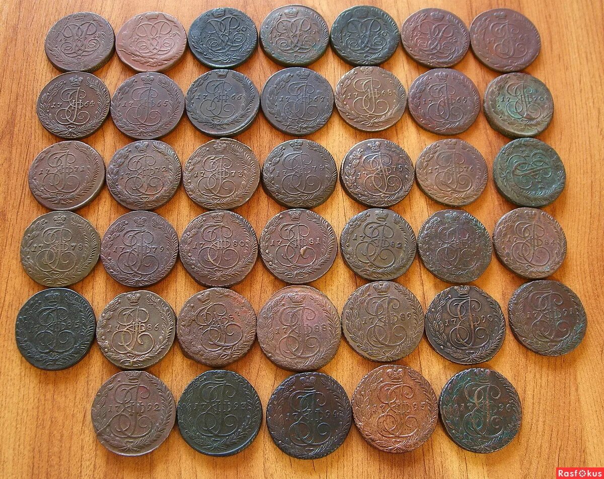 Фото пятикопеечной монеты с 7 реверсами на стебле. 7 пятаков. Монеты 1917. Пятак екатерины 2 км. Катины пятаки 1788.