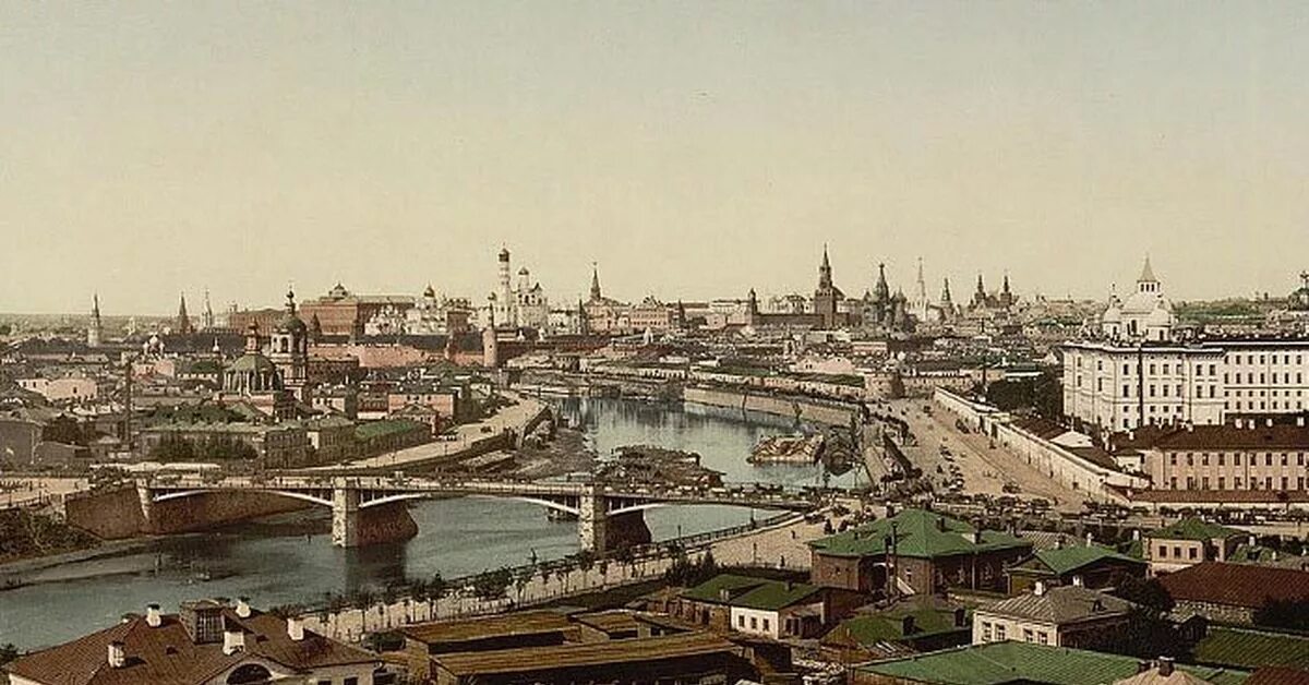 В конце 19 века городах появились. Иверские ворота Москва Россия 1890е. Москва река 19 век. Васильевский спуск 19 веке. Васильевская площадь в Москве.