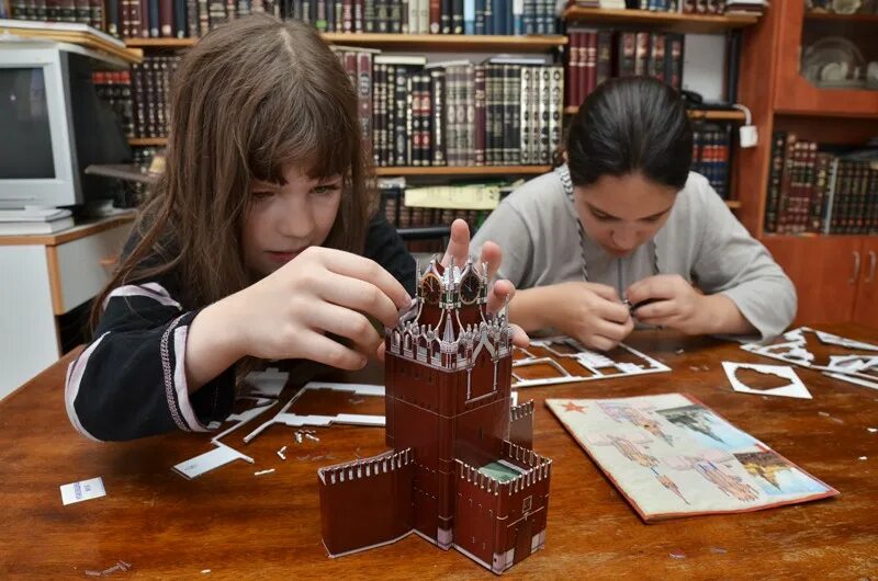 цветная бумага для квиллинга. квиллинг поделки. композиции из квиллинга. квиллинг велосипед. бумажные хобби.