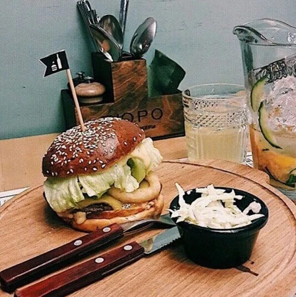 Бургер с курицей. Wave бургеры спб. Ketch up burgers. Лучшие бургерные спб. Муму бургеры спб.