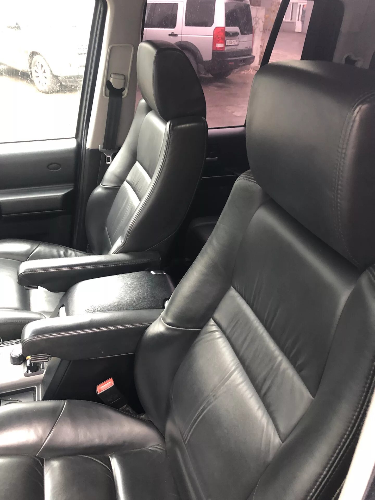 сиденья лэнд ровер дискавери 3. ленд ровер дискавери 1 сиденья. сиденье ленд ровер. передние сиденья ленд ровер дискавери. Land rover discovery 5 салон.