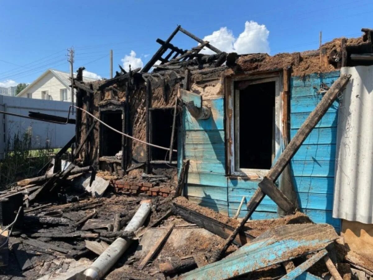 Пожар в энгельсе вчера. Пожар в энгельсе. пожар в частном доме в энгельсе. пожар в энгельсе сейчас.