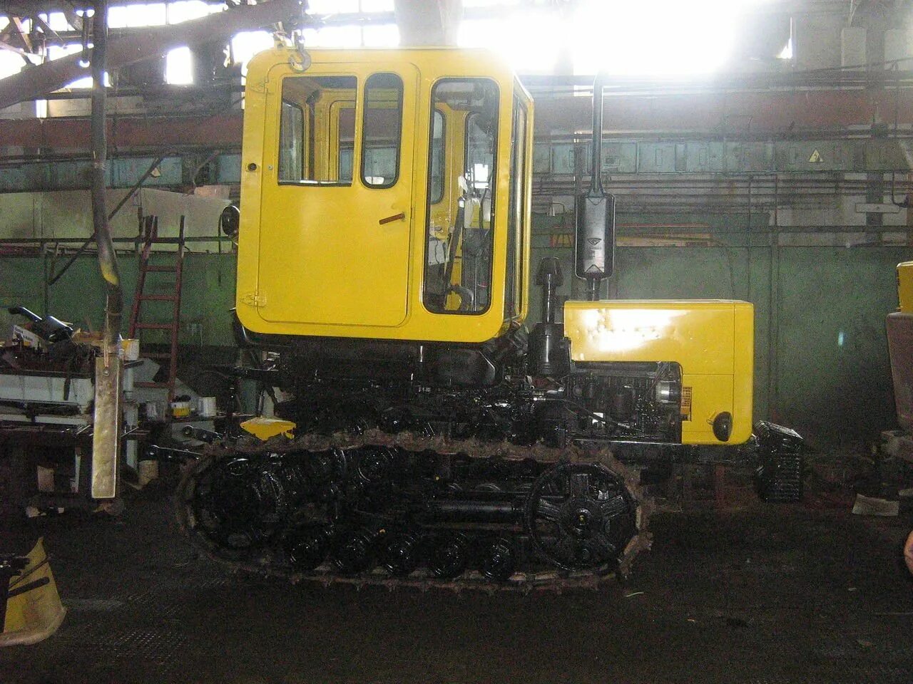 Трактор кишиневец т-70. Ктз т70. Гусеничный трактор т 70. Т-70 трактор. Гусеничный трактор т 70.