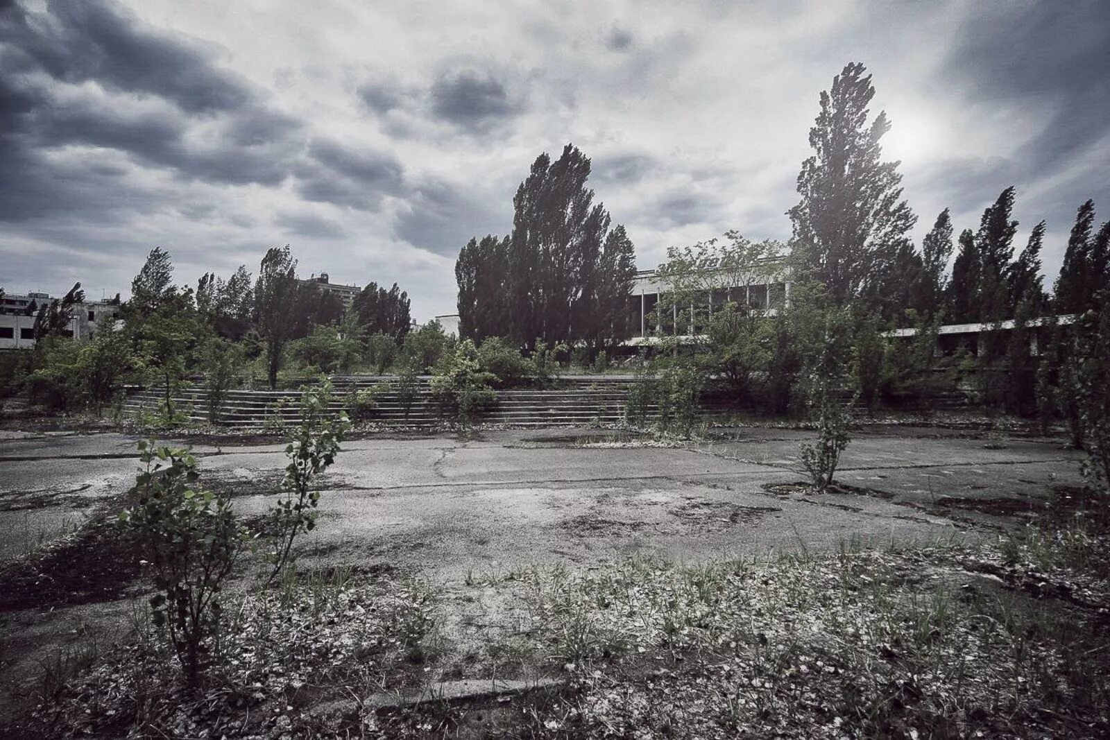Чернобыль город призрак. Припять 1984. Припять Чернобыль ЧАЭС зона отчуждения гроза. Заброшенный город Припять. Http chernobyl
