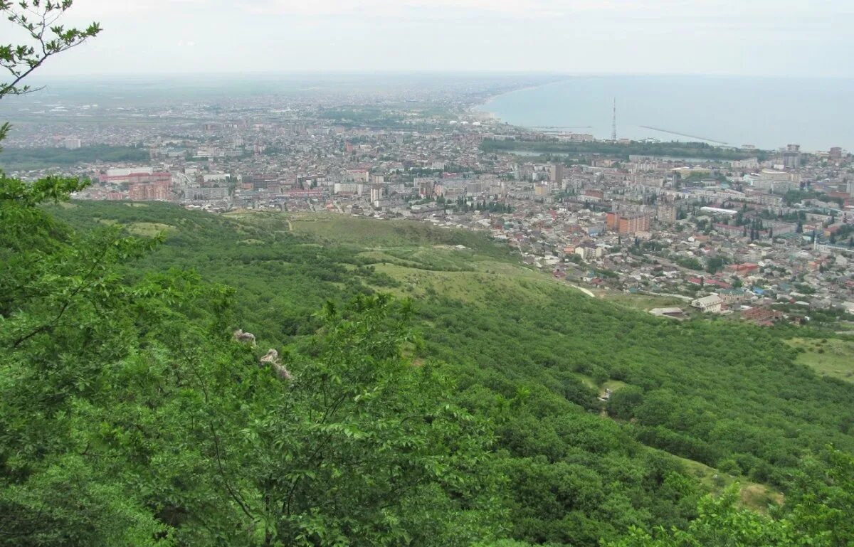 Гора тарки тау. Тарки Тау Махачкала. Махачкала гора Тарки. Тарки Тау Махачкала смотровая площадка.