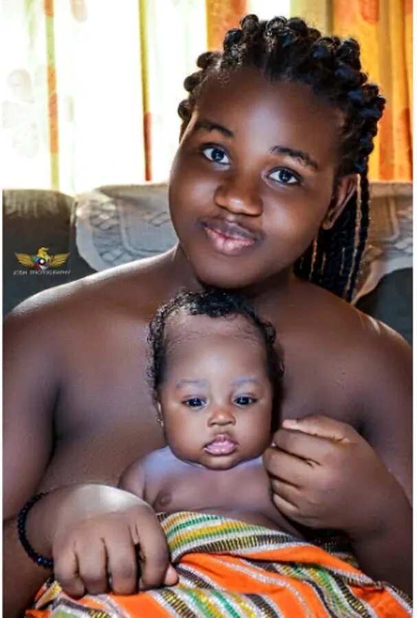 Темнокожие мамки. Негритянская мама. Африканка мать. Малыш негритянка. Молодые африканки с мамой.