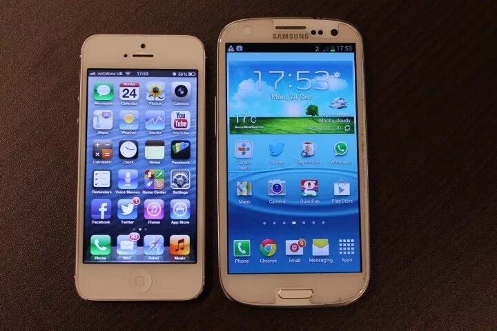 Galaxy s24 vs iphone 15. Samsung Galaxy s3 iphone. Iphone Samsung s3. Айфон 5 самсунг. Айфон и самсунг а 04.