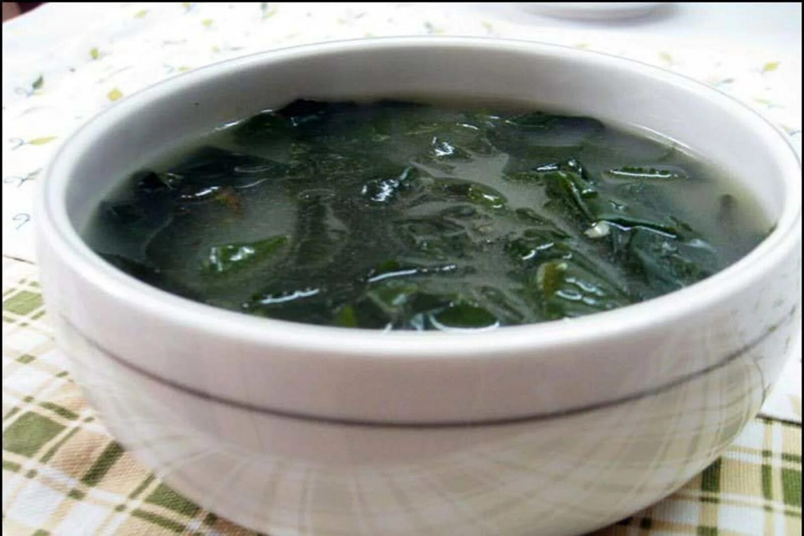 Корейский суп миёккук. Миек кук суп. Морской корейский суп. Миёккук суп. Суп миек корейский.