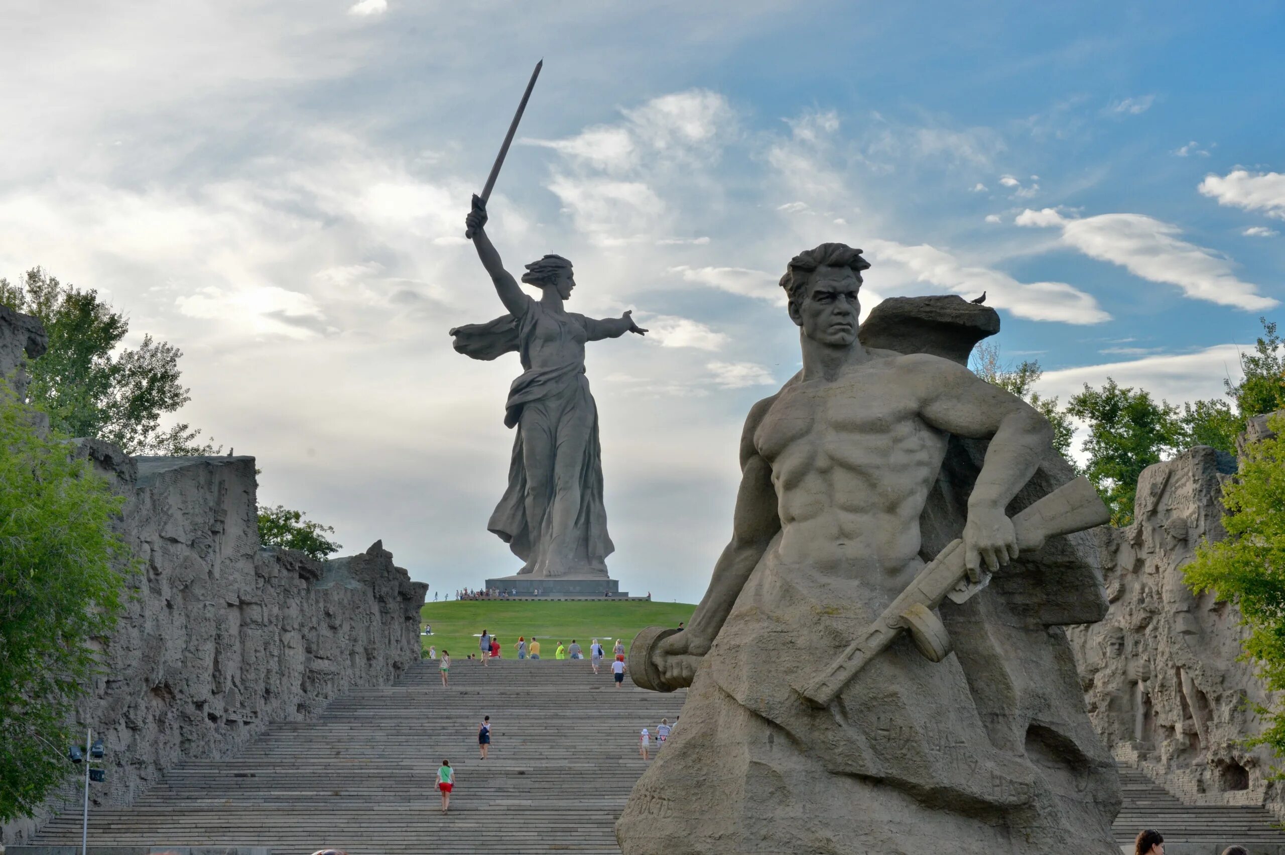 Памятник Мамаев Курган в Волгограде. Памятник-ансамбль героям Сталинградской битвы. Волгоград мемориальный комплекс на Мамаевом Кургане. Сталинград битва на Мамаевом Кургане. Памятники россии памятные места