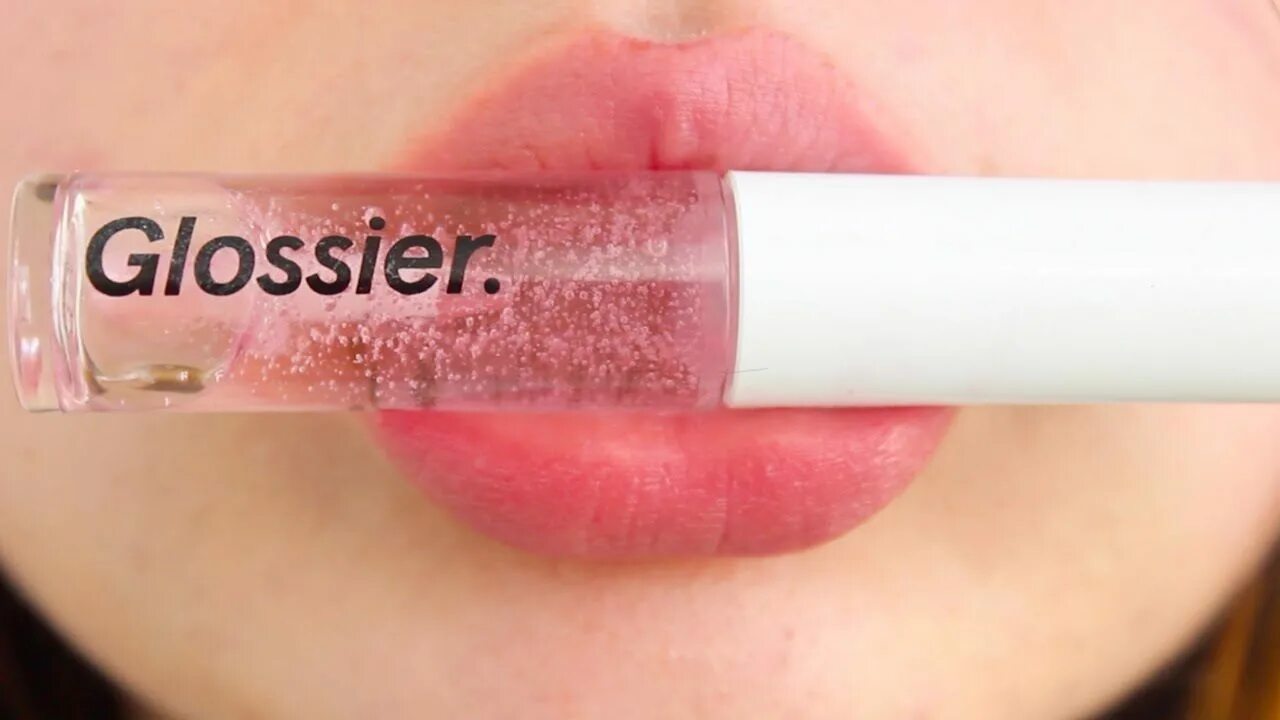 Блеск для губ glossier. Glossier Lip Gloss. Glossier Generation g like помада. Помада Glossier Generation g Crush. Generation g Glossier свотчи.