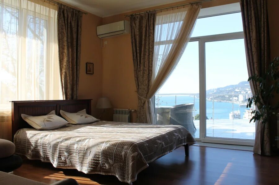 , 27. квартира в ялте. ялта игнатенко 1. квартиры ялта центр снять. апартаменты гурзуф ривьера ялта.