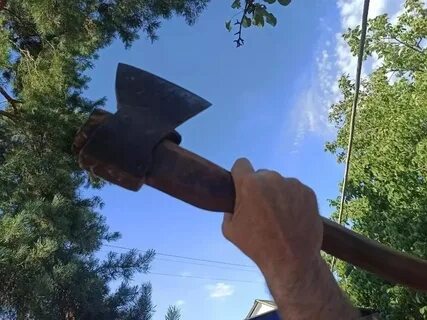 Мужик в абакане напал на прохожих