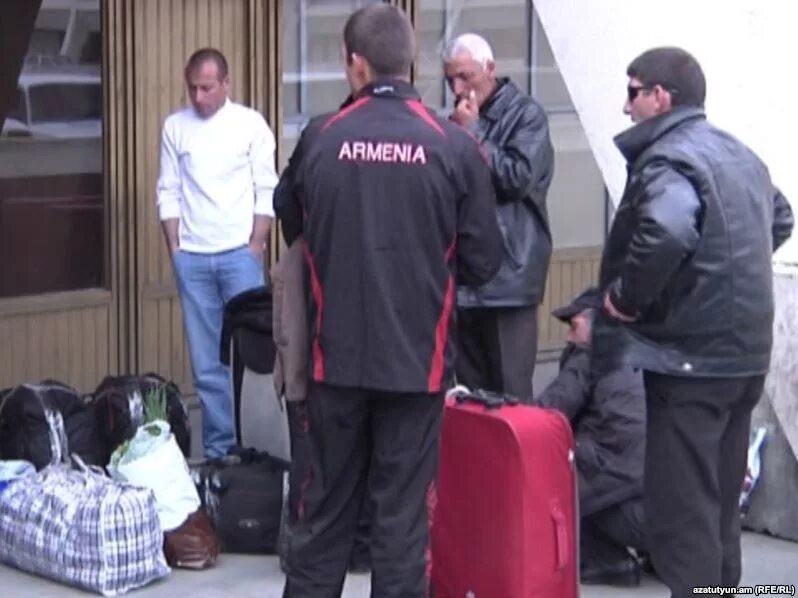 Миграционный армения. Армения люди. Армянские жители. Миграционный армения. Пашинян алиев карабах.