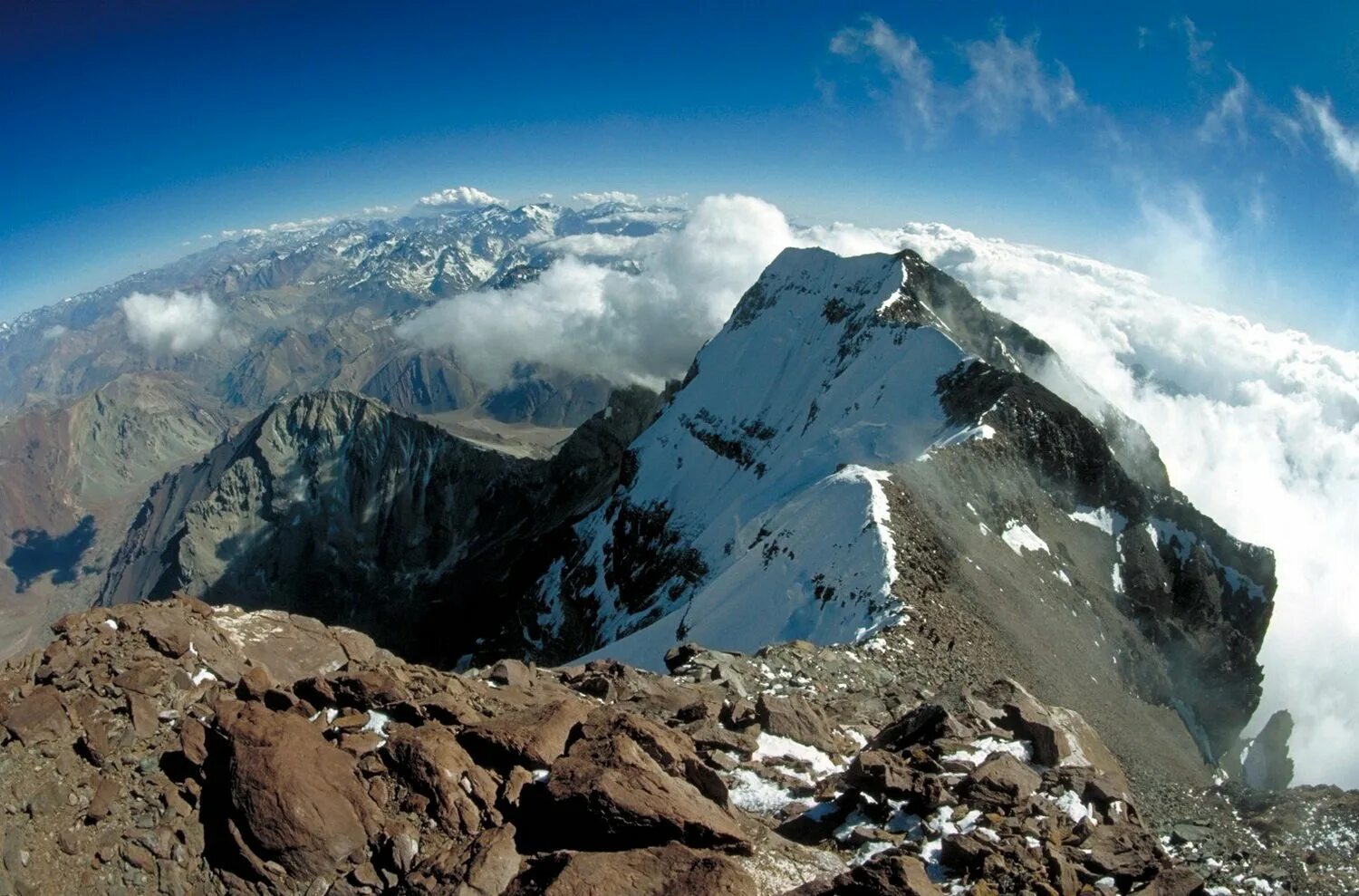 Высшая точка горной системы южной америки. Аргентина гора Аконкагуа. Горы Анды вершина гора АК. Южная Америка вершина Аконкагуа. Горы Анды гора АКАН каго.