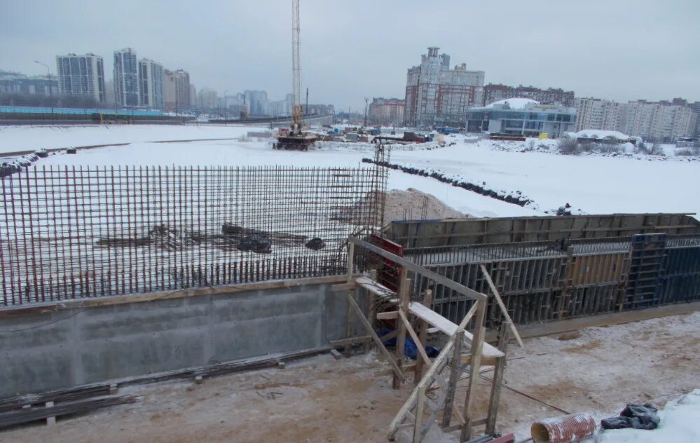 Начало строительства лахта 2. Лахта 2 начало строительства. Приморское шоссе зимой СПБ. Лахта каток. Приморское шоссе возле Лахты зима.