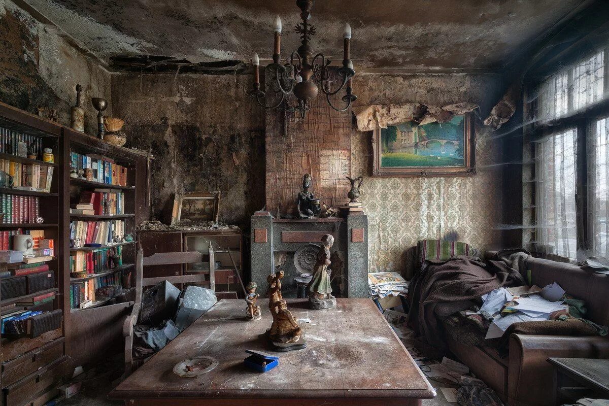 Old bedroom. Заброшенная комната. Заброшенный дом внутри. Старинная комната. Старая заброшенная комната.