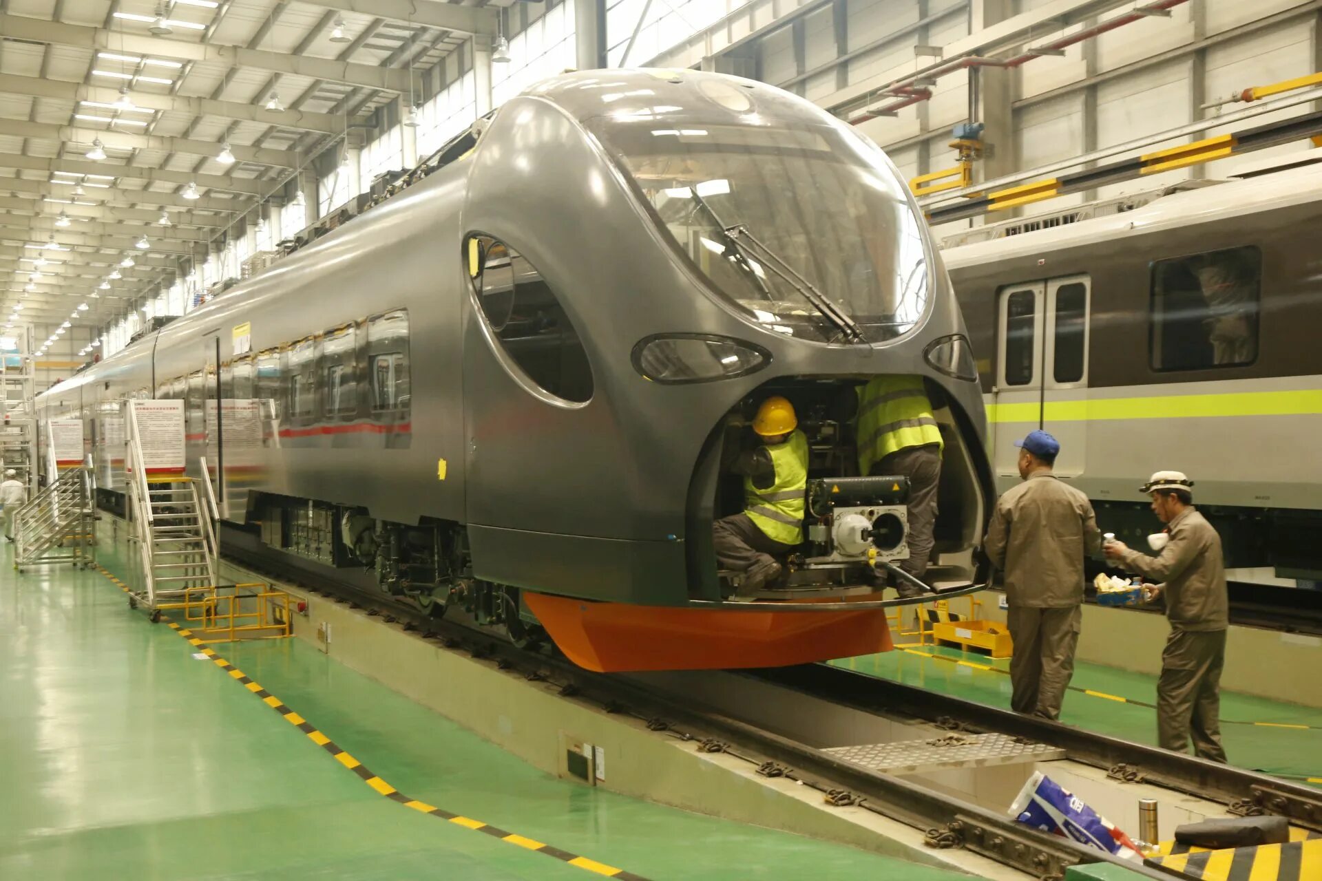 Производство поездов. Китайский экспресс поезд. Электропоезд в Китае. Железнодорожное Машиностроение.