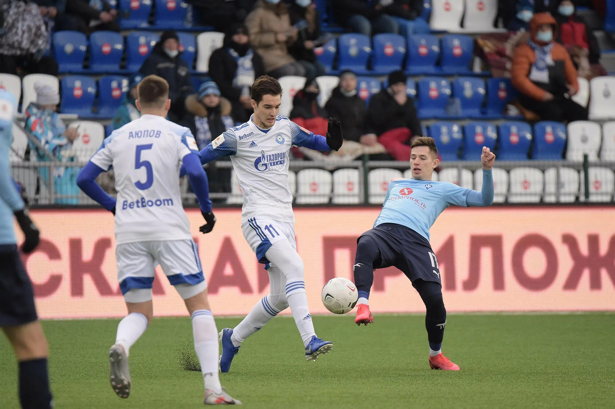 19 октября спорт. ФНЛ – Крылья советов. Футбол Оренбург. Футбольный матч. ФНЛ – Оренбург.