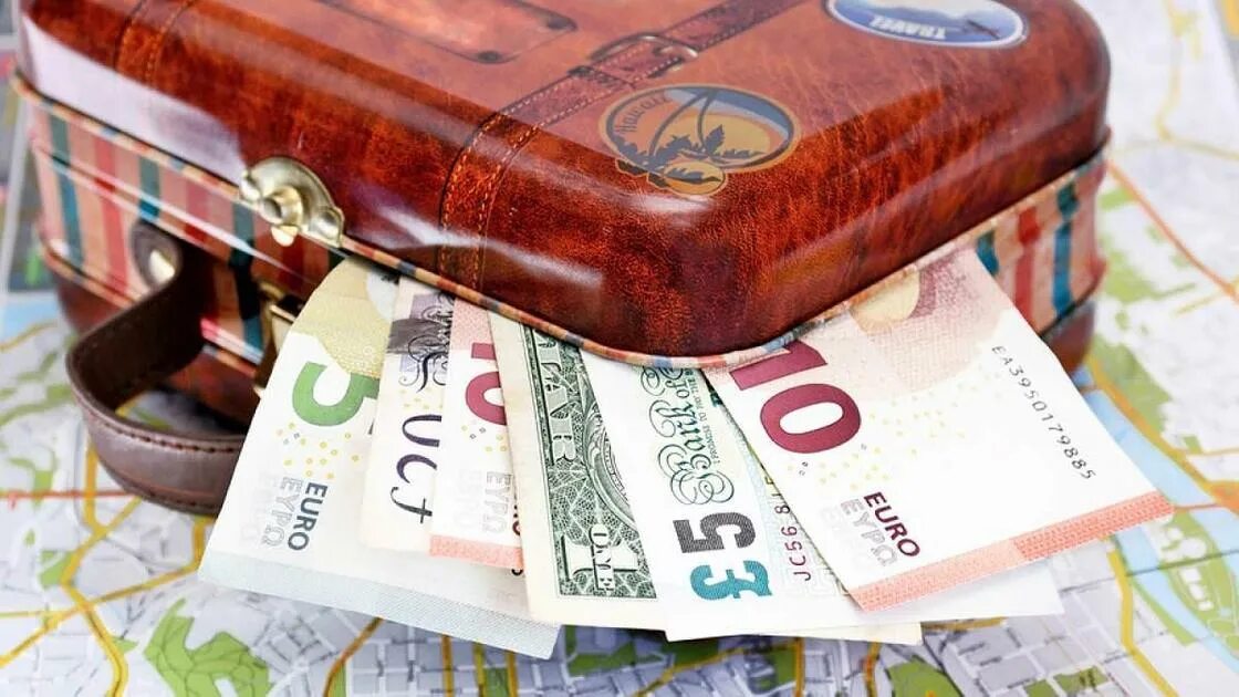 Тратить деньги. Tourist money. Экономные туристы. Tourist money. Tourist money.