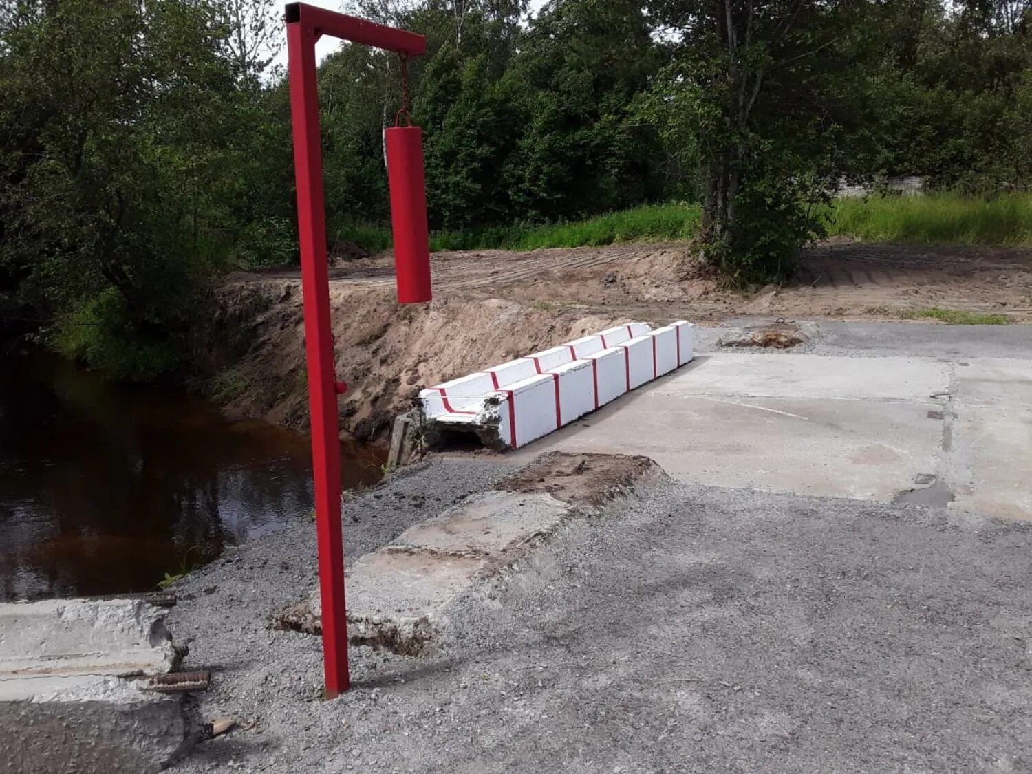 Обустройство пожарного водоема. Пожарный водоем. Площадка для забора воды пожарной техникой. Установка пожарных водоемов. Схема забора воды из водоема.