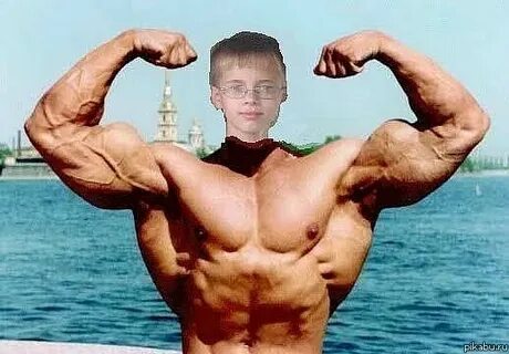 Ребенок с телом качка