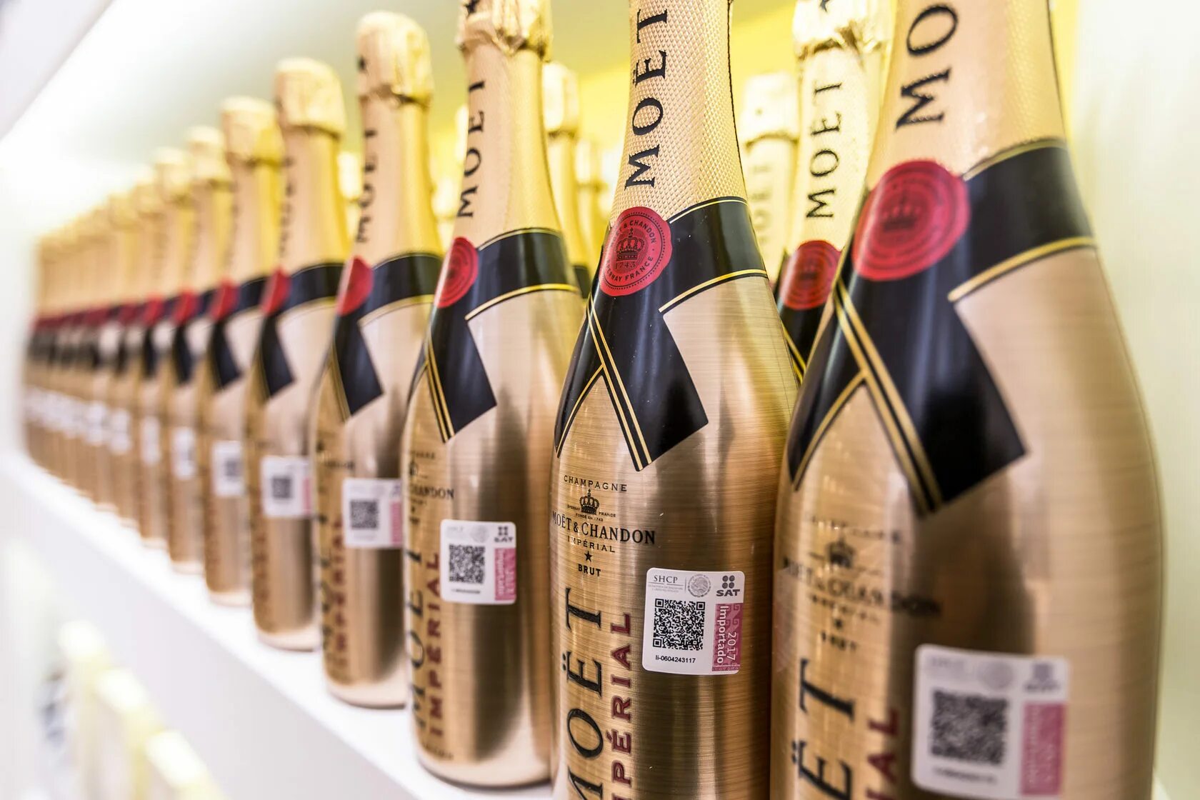Как выглядит шампанское. , moët &amp; chandon, hennessy. ящик moet et chandon что такое. mayot шампанское. moet chandon.
