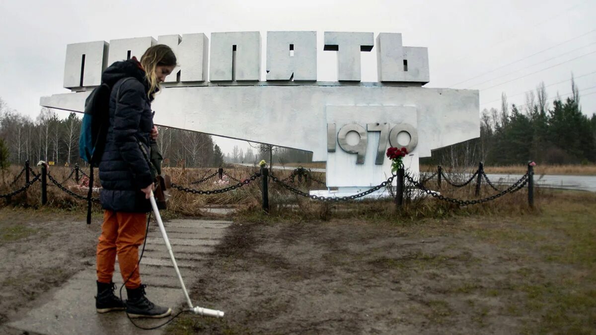 Зона отчуждения Чернобыльской АЭС. Чернобыль зона АЭС. Туризм в зоне отчуждения Чернобыльской АЭС. Чернобыль живут люди сейчас 2024