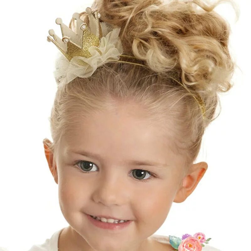 прическа с короной для девочки. детские прически с короной на утренник. диадема для девочки на новый год. ободок детский. детские прически с короной.