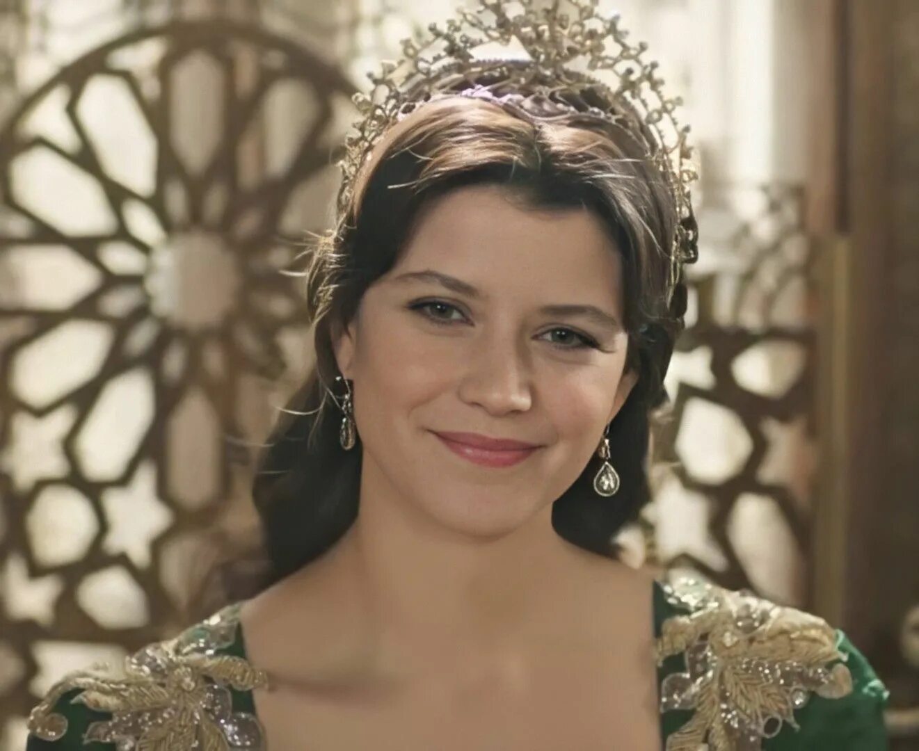 Стрижка актрисы дневник принцессы. Принцесса евгения йоркская. Тиана принцесса дисней мультфильм. Принцесса хам. Энн хэтэуэй 2001.