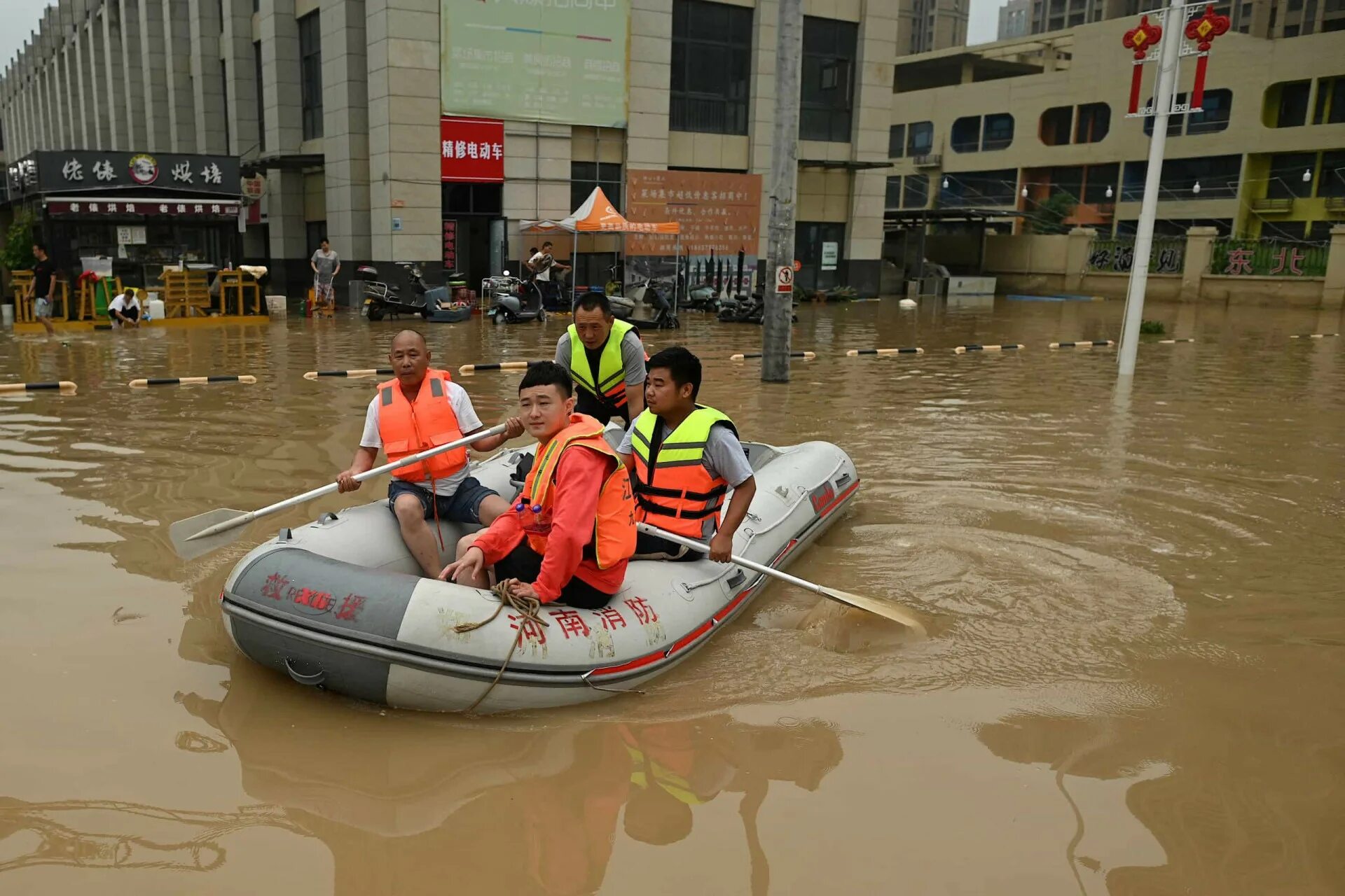 Какое наводнение в китае. Чжэнчжоу наводнение. Наводнение в Хэнань. Наводнение в Китае 2021. Наводнение в Китае 2020.