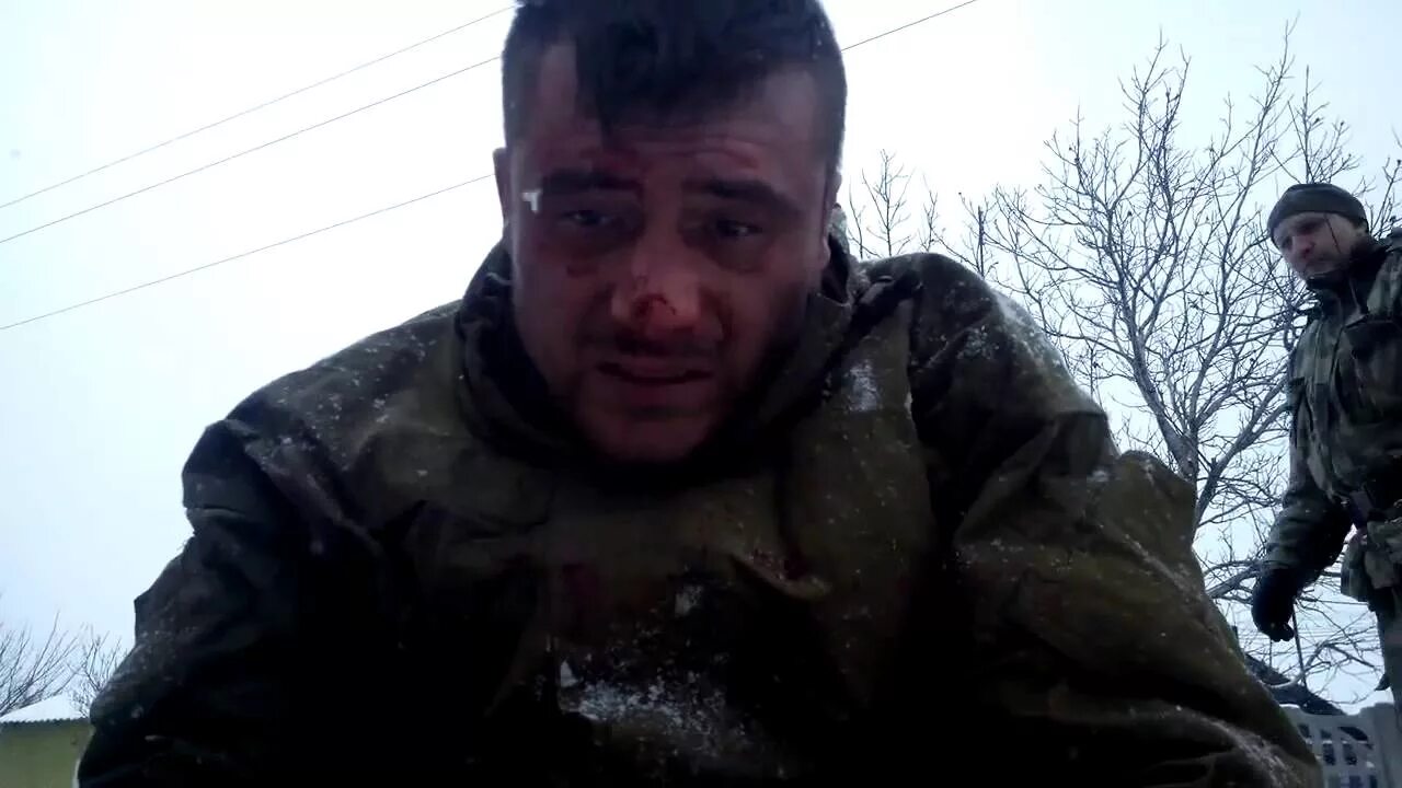 Дебальцевский котел захарченко. Взяли в плен укропа. Взяли в плен укропа. Взяли плен всушника в акопах. Взяли в плен укропа.