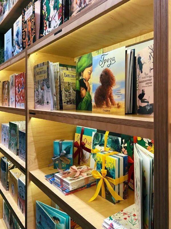 работа книжный спб