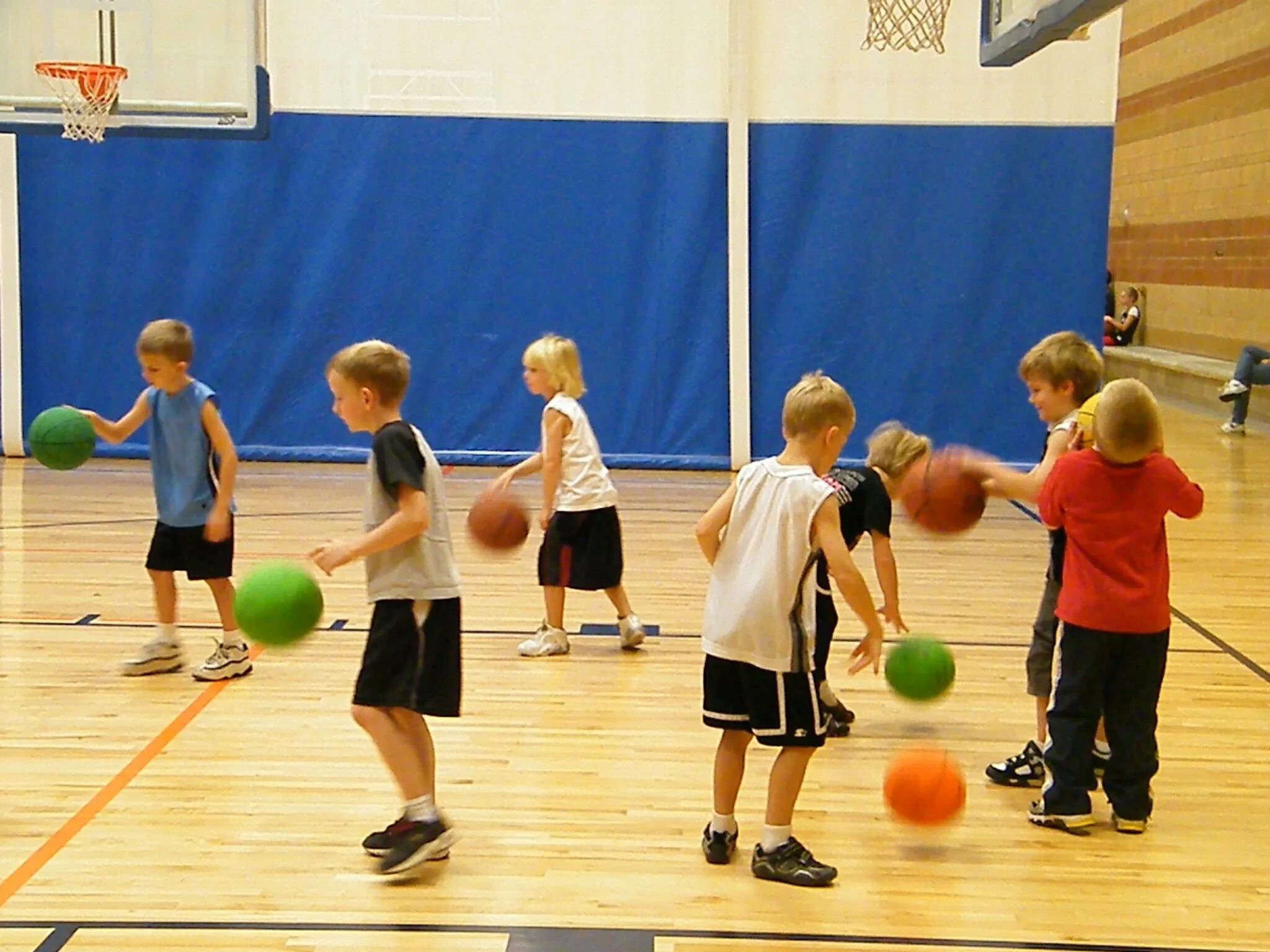 Баскетбол дети. Баскетбол в детском саду. Спортивные игры для детей. Занятия баскетболом для детей. Игра 15 с мячом