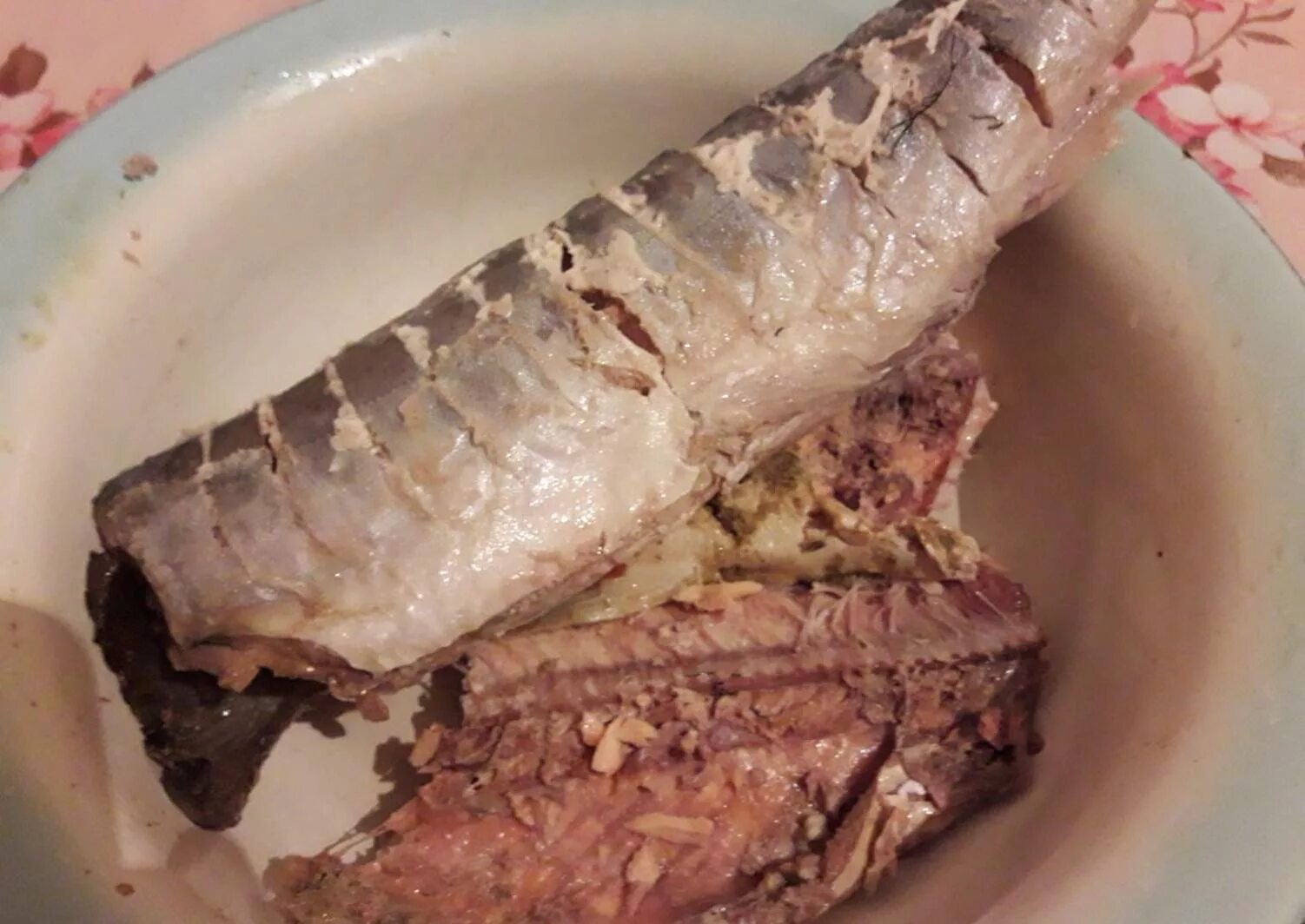 Голец радужная форель. Голец запеченный в духовке. Голец в духовке. Голец запеченный в духовке. Рыба голец в фольге.