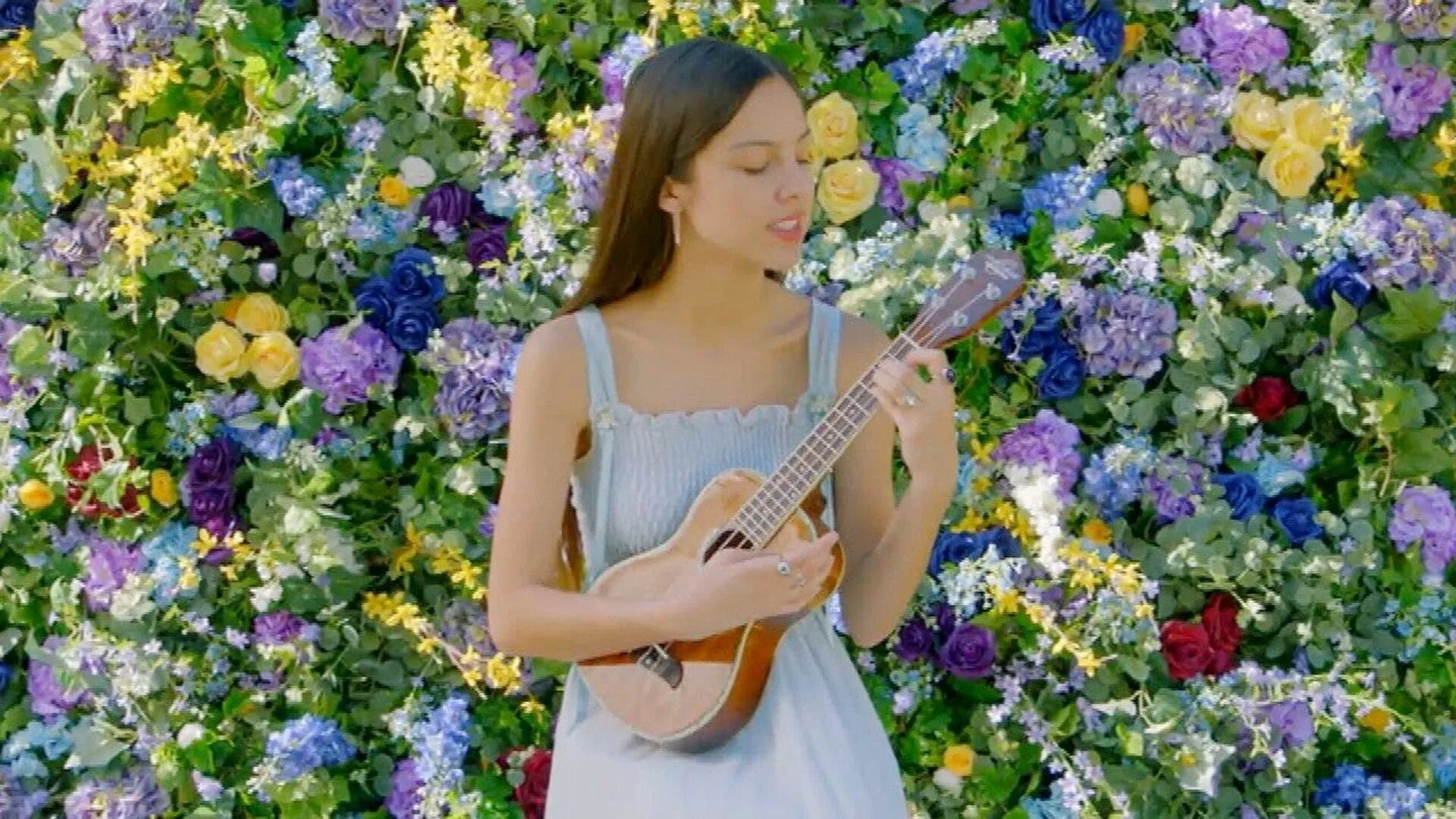 Olivia rodrigo drivers. Оливия Родриго. Оливия Родриго Дисней. Olivia Rodrigo hsmtmts. Оливия Родриго обои.