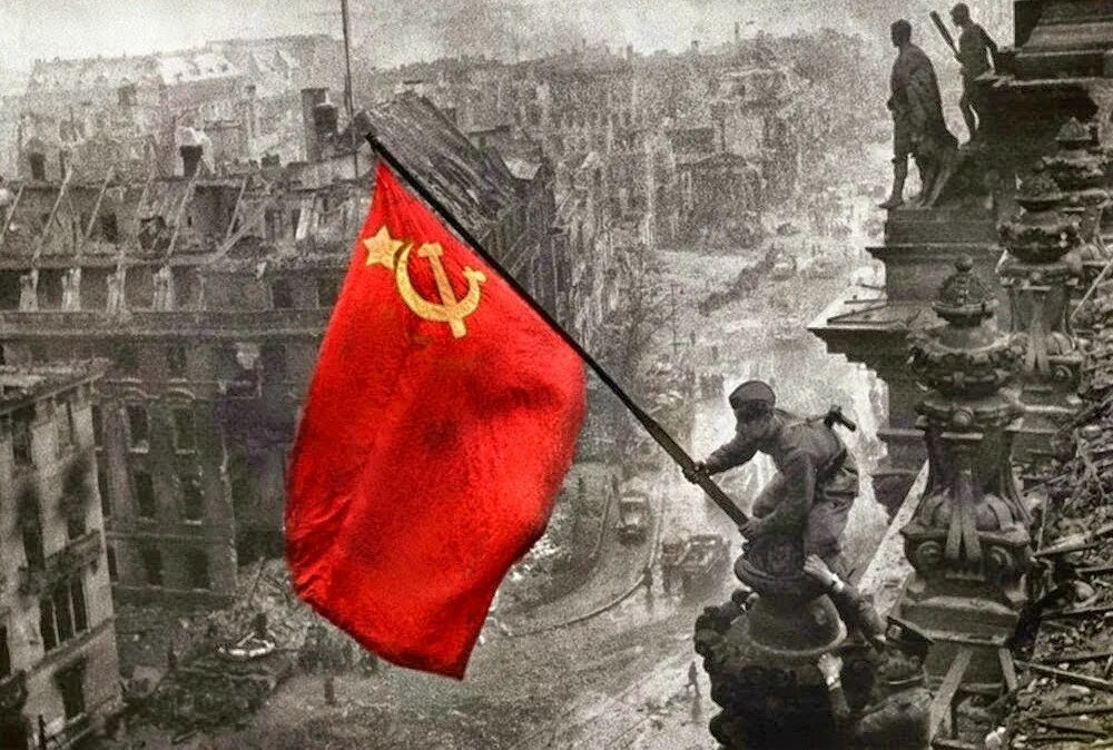 Знамя Победы над Рейхстагом в Берлине. Знаме Победы над рейгст. Флаг Победы 1945.