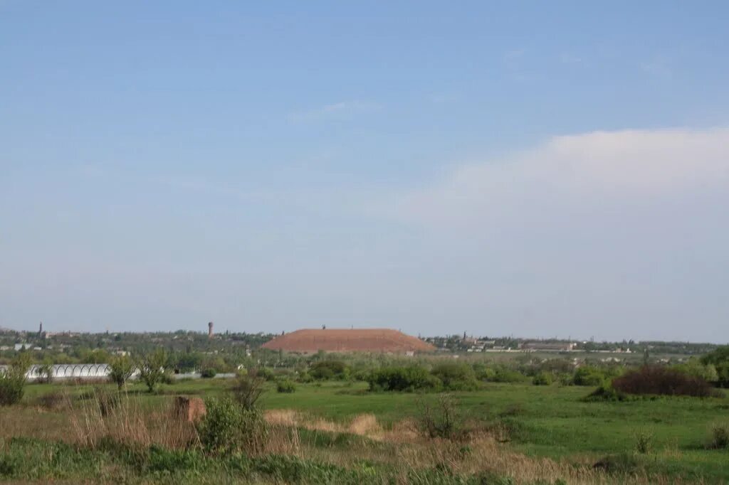 Терриконник антрацит. Гуково улица комсомольская. Поселок шахты антрацит. Тройка медицинский центр гуково. Аптека вита шахты.