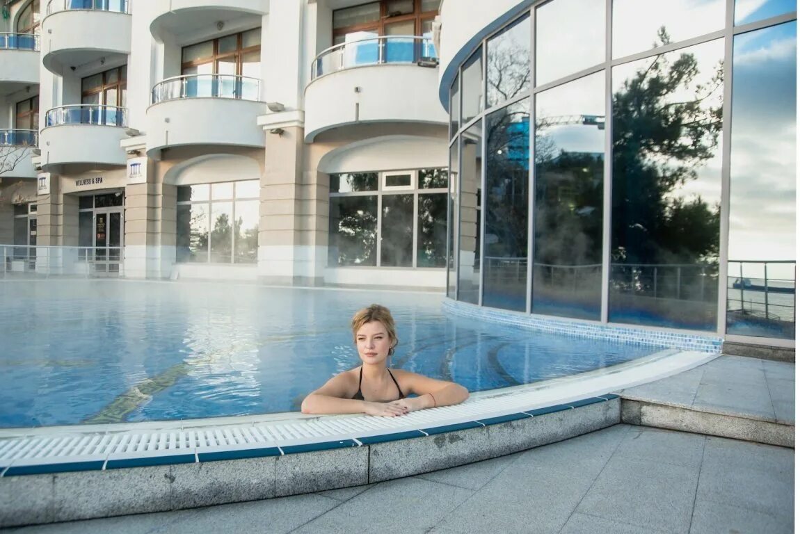 Приморский парк спа отель Ялта. Wellness Spa Ялта Приморский парк. Приморский парк Ялта бассейн спа отель.