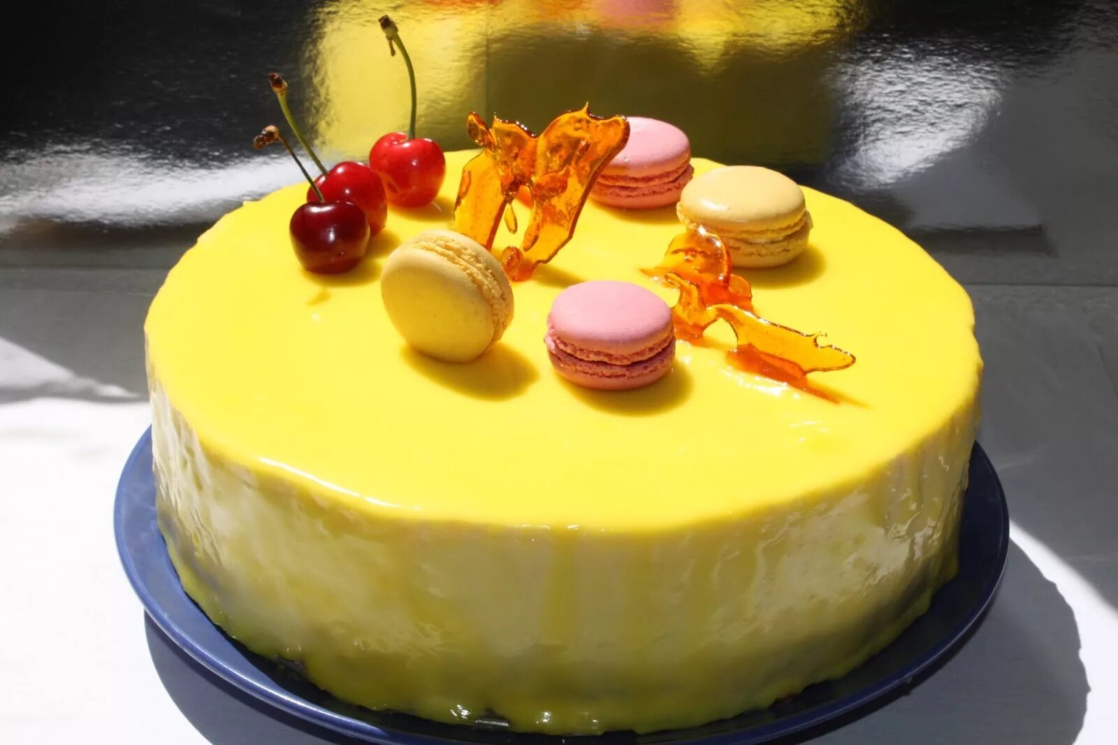 Желтый муссовый торт. Антреме это муссовый торт. Красивый желтый торт. Украшение желтого муссового торта. Желтая глазурь