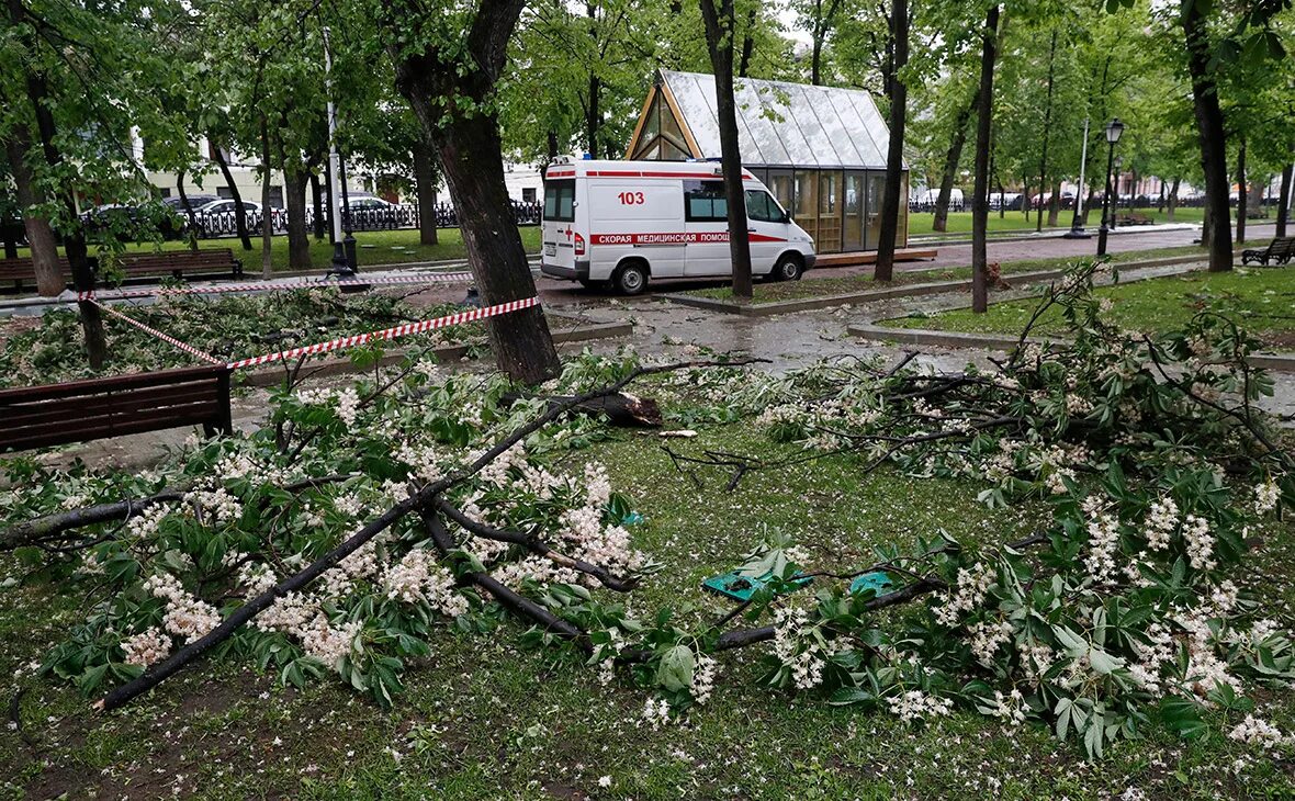 Москва ураган новости сейчас. Ураган в Москве 1998. Измайлово ураган. Ураган в Москве 2001. Смерч в Москве 1998.