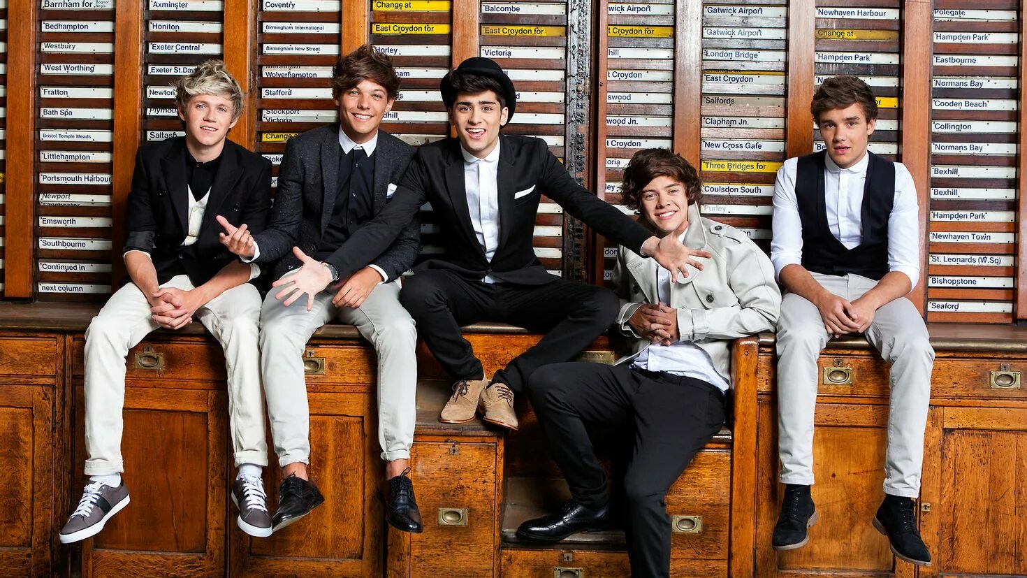 Группы британии. One Direction. One Direction Photoshoot. One Direction альбом take me Home. One Direction обои на рабочий стол.