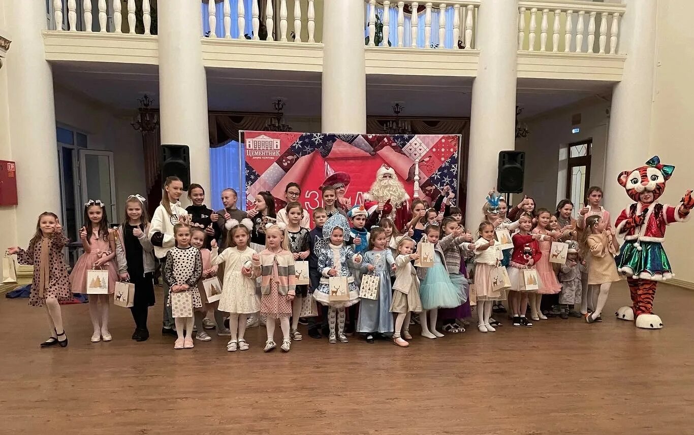 Парк мытищи зимой. Дмитров центральная елка. Авария на московской улице в калуге сегодня. Пожар в северске. 26 декабря московская область.