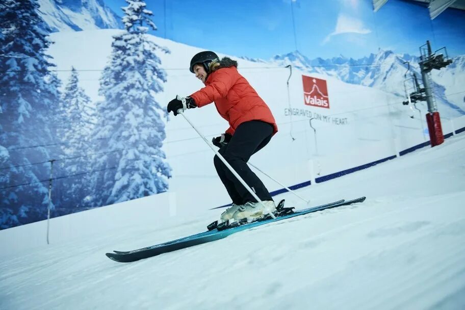 Ski. Ski Skating. Skating and Skiing. Skiing industry. Как переводится skiing