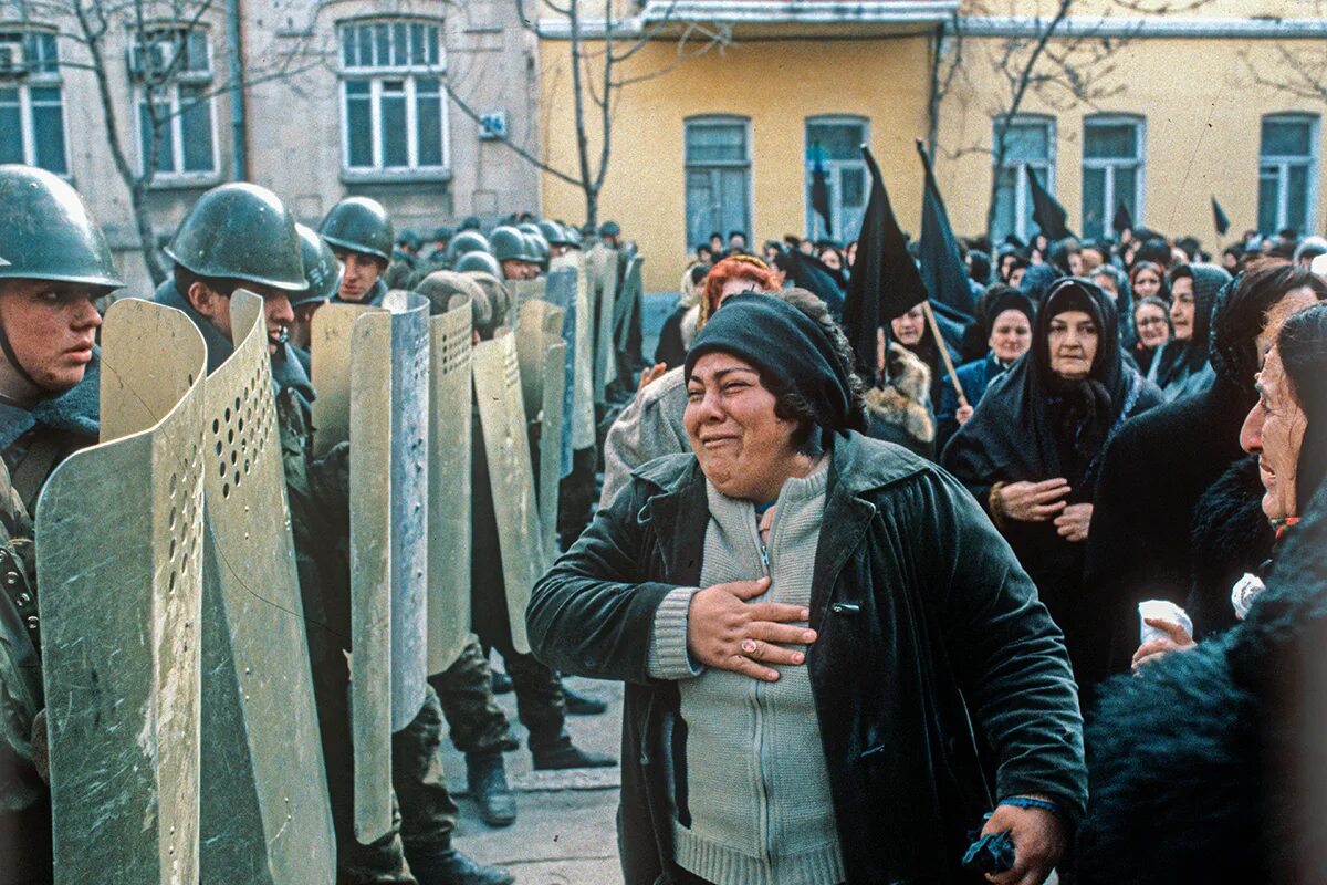 Нагорный карабах 1990. Погромы в кировабаде 1988-1990. Азербайджан 90 годы. Ввод войск в баку в январе 1990. Азербайджан 90 годы.