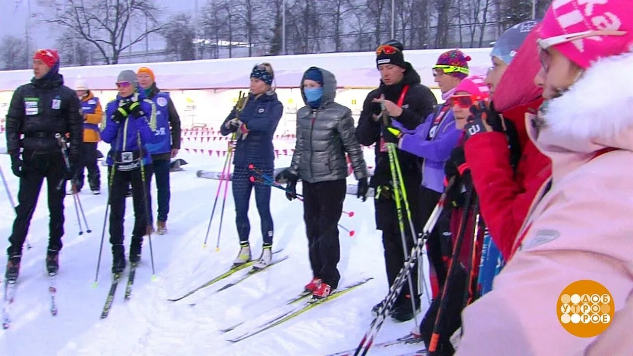 Биатлонист. Гонка звезд в лужниках 2024. Спортсмен лыжник. День московского спорта в лужниках валиева. Праздник спорта в лужниках.