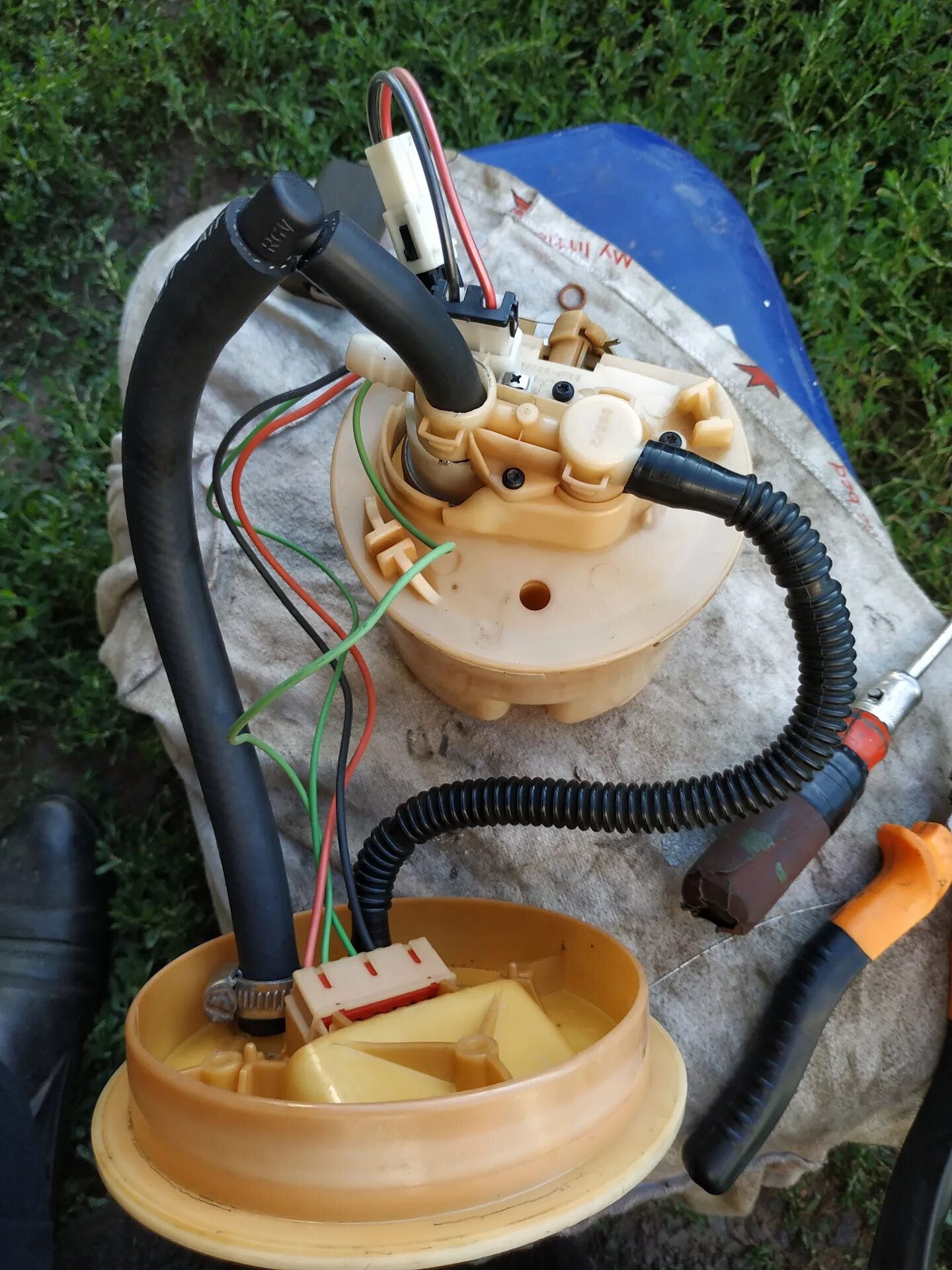 Топливный насос форд фокус 1 split port. 8 125л. 8. Топливный насос форд фокус 1 2002. 8.