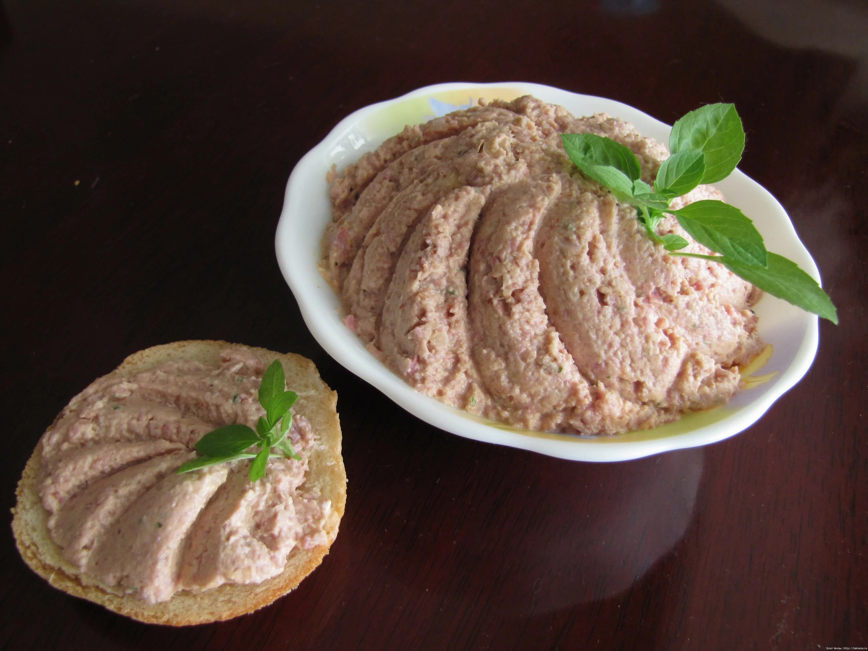 Рецепт паштета из печени курицы. Паштет. паштет куриный. паштет печеночный. паштет из печени.
