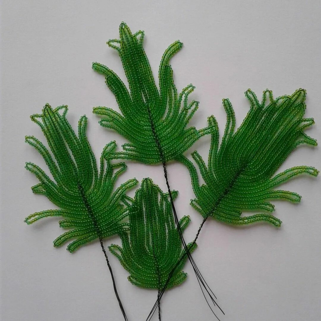 Бисер цветы ндебеле. Объемный лист из бисера. Листики из стекляруса. Листья из бисера. Плетение из бисера листья.